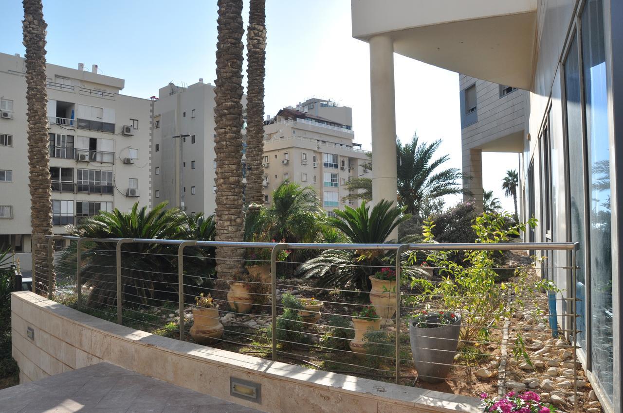 Sky Home Luxury Apartment With Sea View Bat Yam Exterior photo