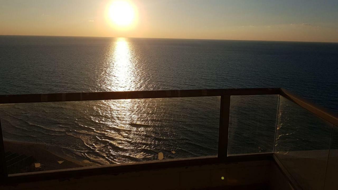 Sky Home Luxury Apartment With Sea View Bat Yam Exterior photo