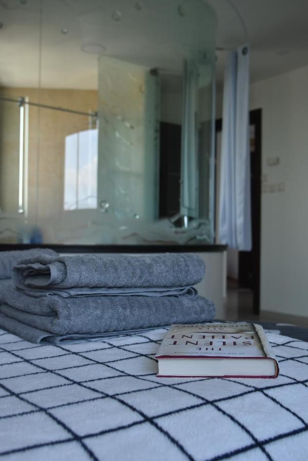 Sky Home Luxury Apartment With Sea View Bat Yam Exterior photo