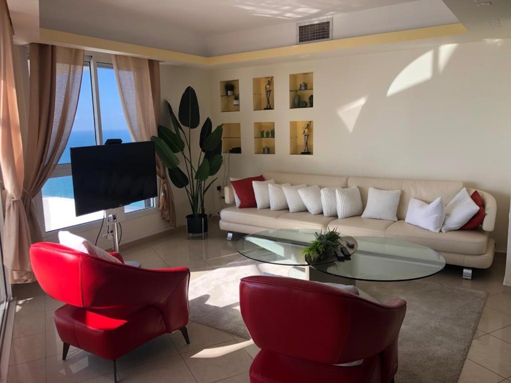 Sky Home Luxury Apartment With Sea View Bat Yam Exterior photo