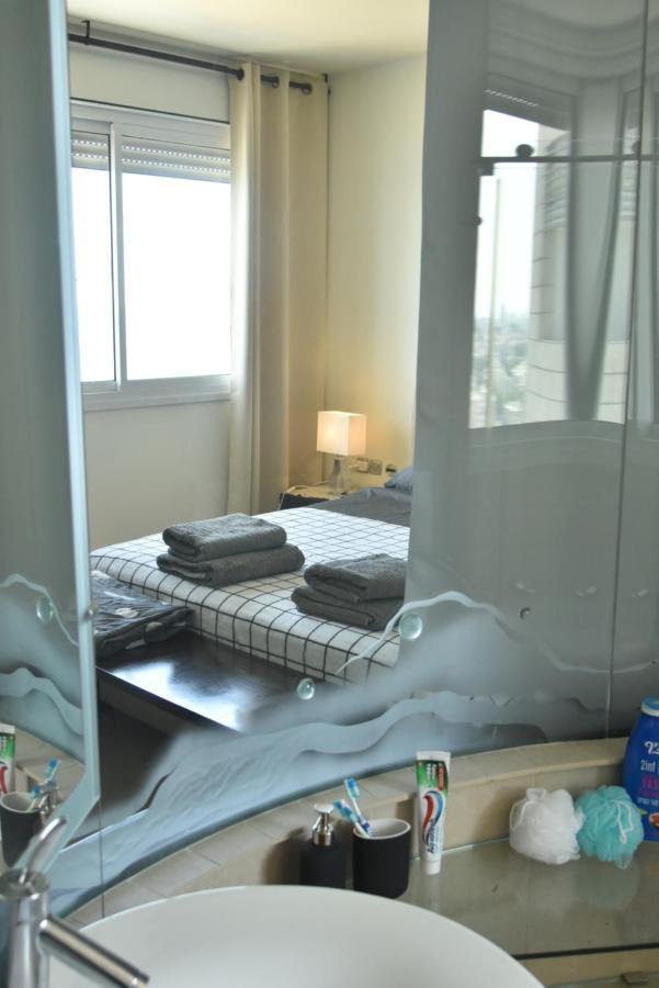 Sky Home Luxury Apartment With Sea View Bat Yam Exterior photo