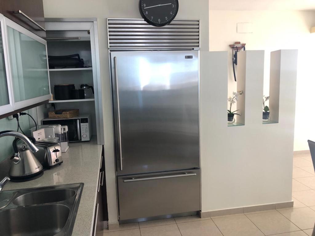 Sky Home Luxury Apartment With Sea View Bat Yam Exterior photo